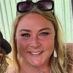 Meet your Posher, Tori ☺️